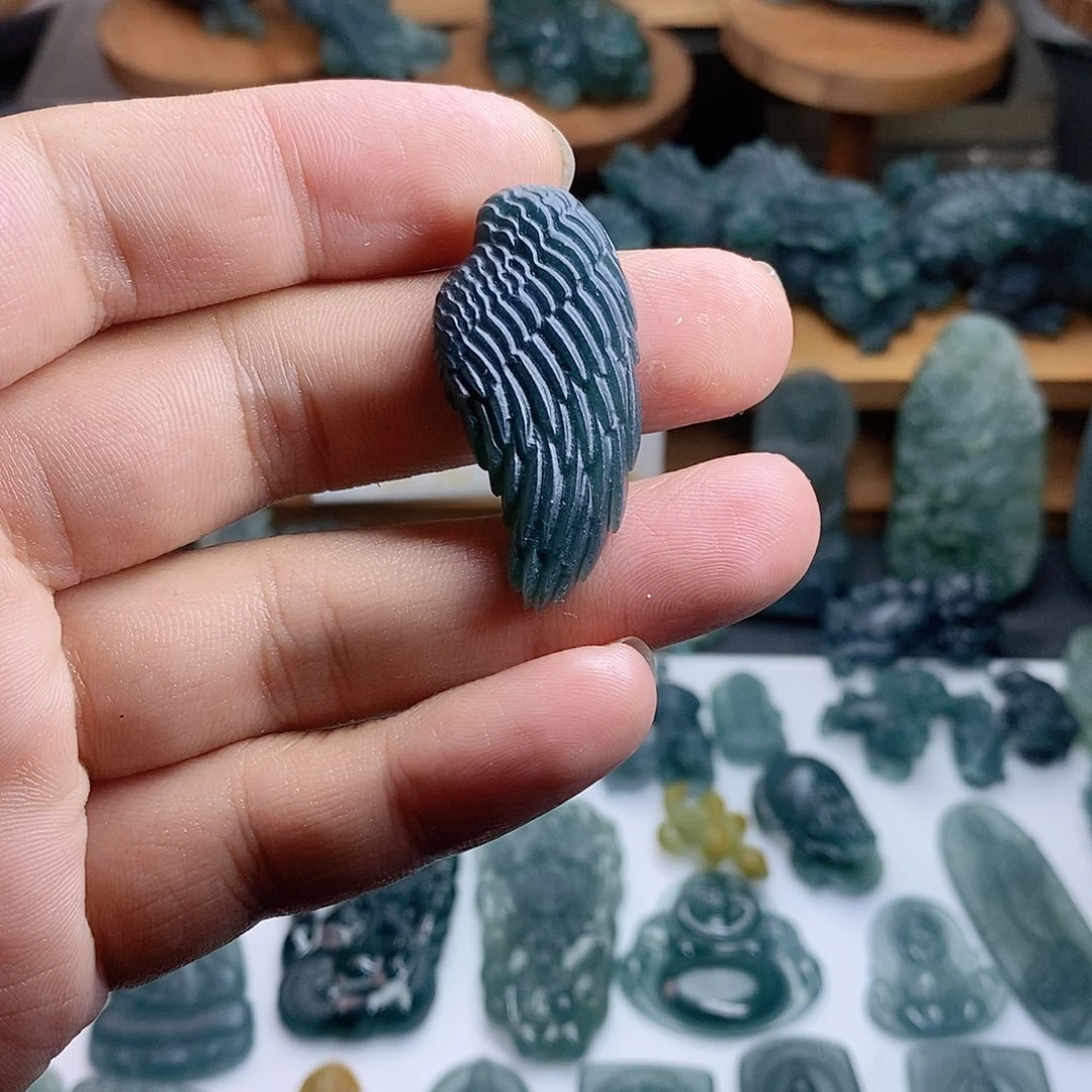 定制翡翠未镶嵌翅膀