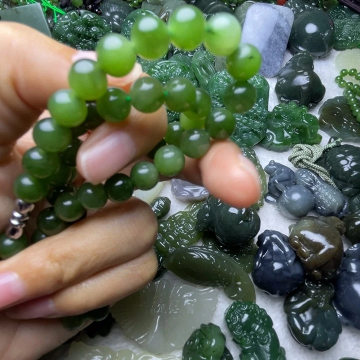 长****和田玉未镶嵌颈饰