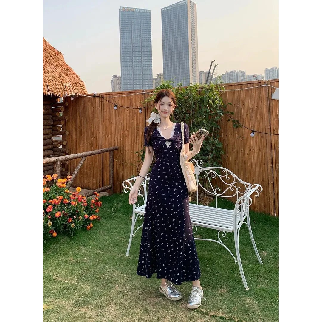 法式V领碎花连衣裙女2025夏季韩版纯欲风气质收腰显瘦中长款裙子