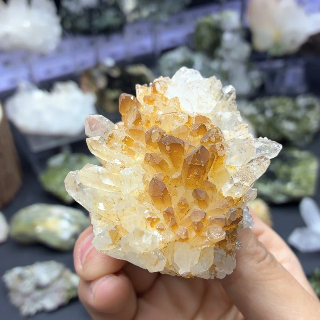 石材黄水晶簇哦哦