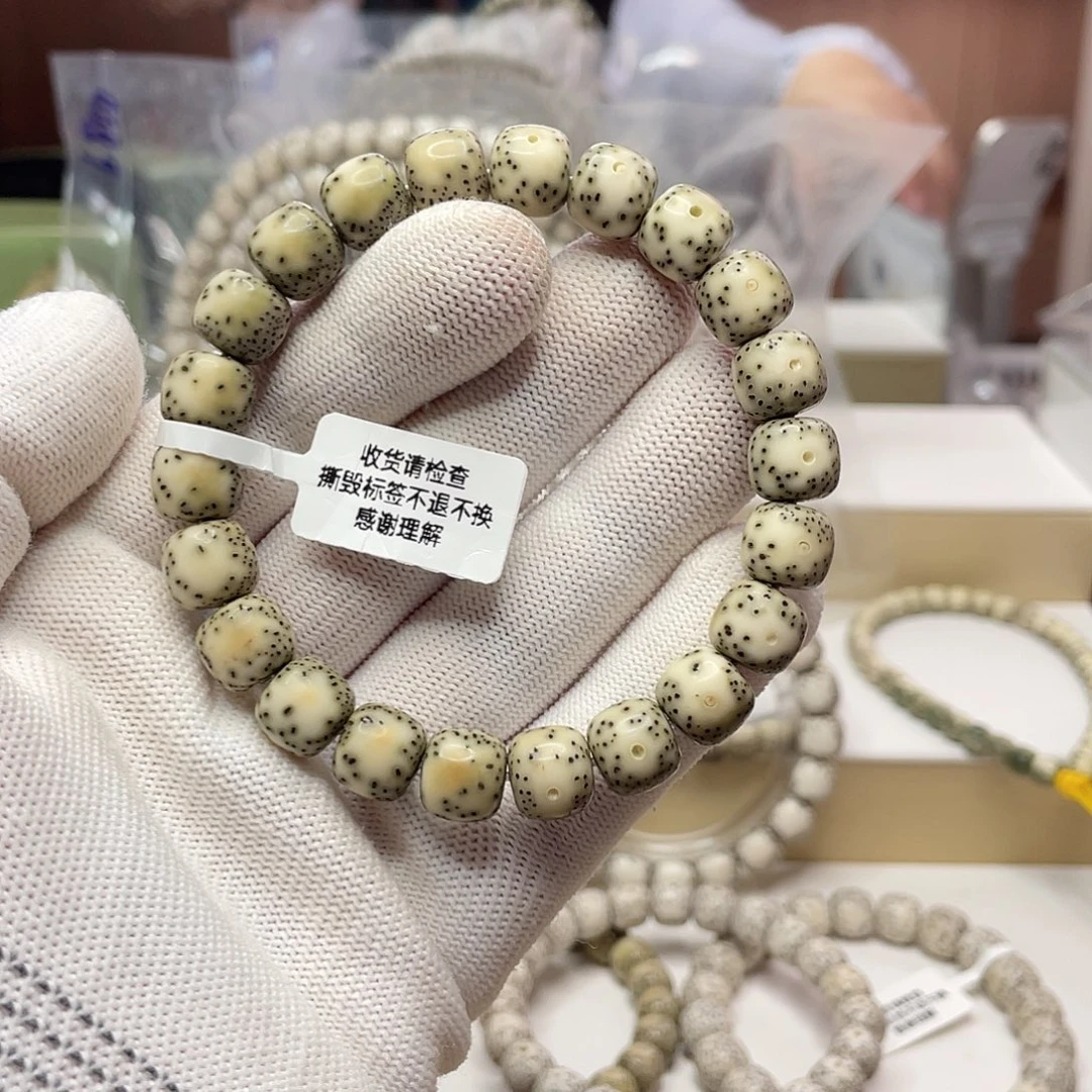 吊坠星月菩提10.5/9.5石玉同枝绿包白大眼单圈