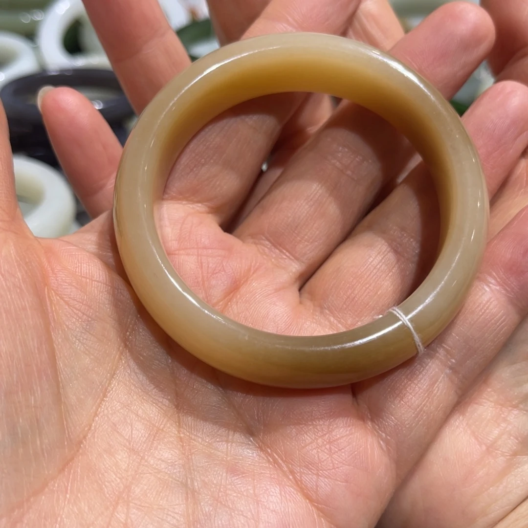 我***鱼和田玉未镶嵌手镯