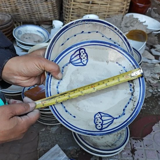 库存微瑕盘子两个直径19厘米