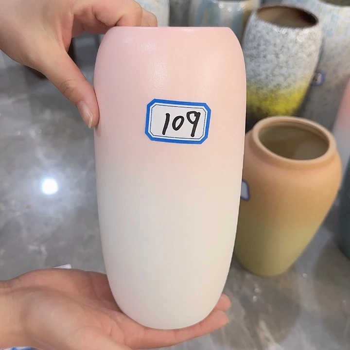 瓶109号粉白磨砂高20厘米微瑕一个