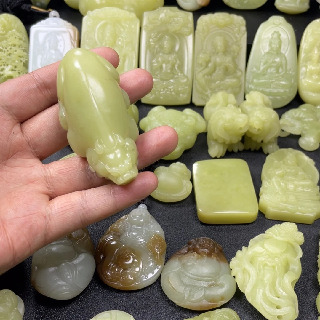 和田玉未镶嵌颈饰