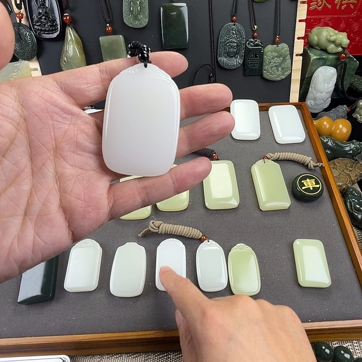 大***1玉白四六圆头祥云牌