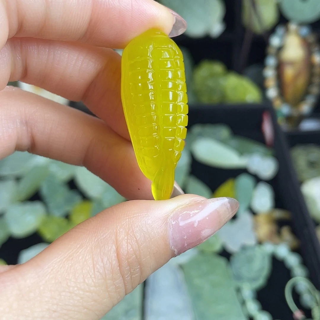 岫玉未镶嵌颈饰吊坠