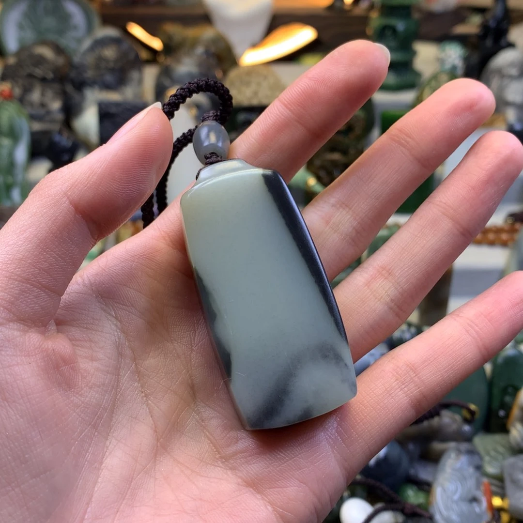 和田玉颈饰未镶嵌深*。