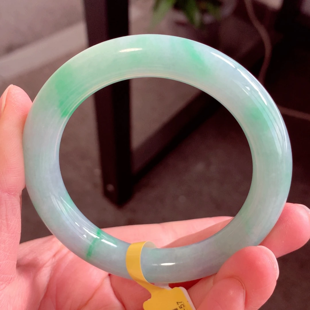 翡翠手镯未镶嵌缅甸翡翠