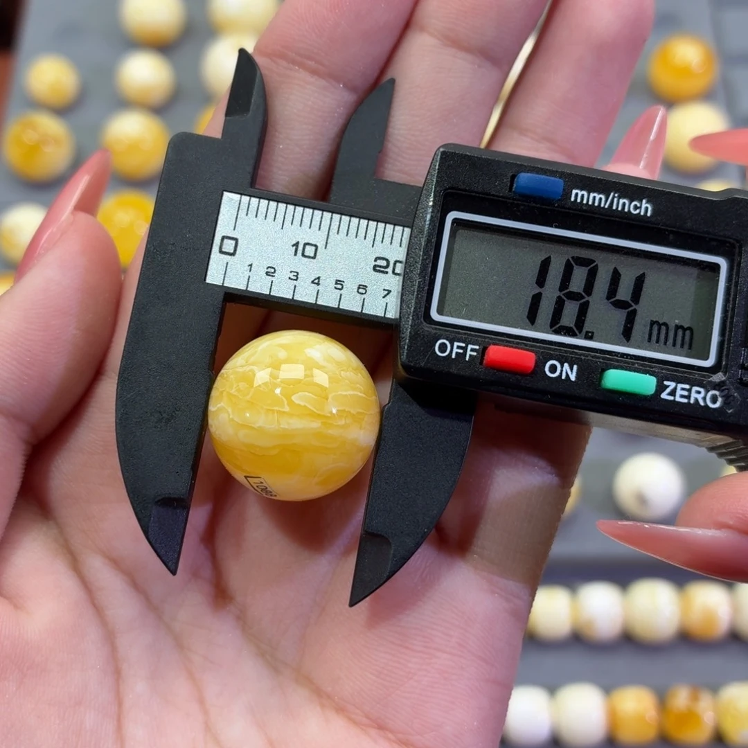 Ｃ***ｊ琥珀未镶嵌裸石微瑕圆珠