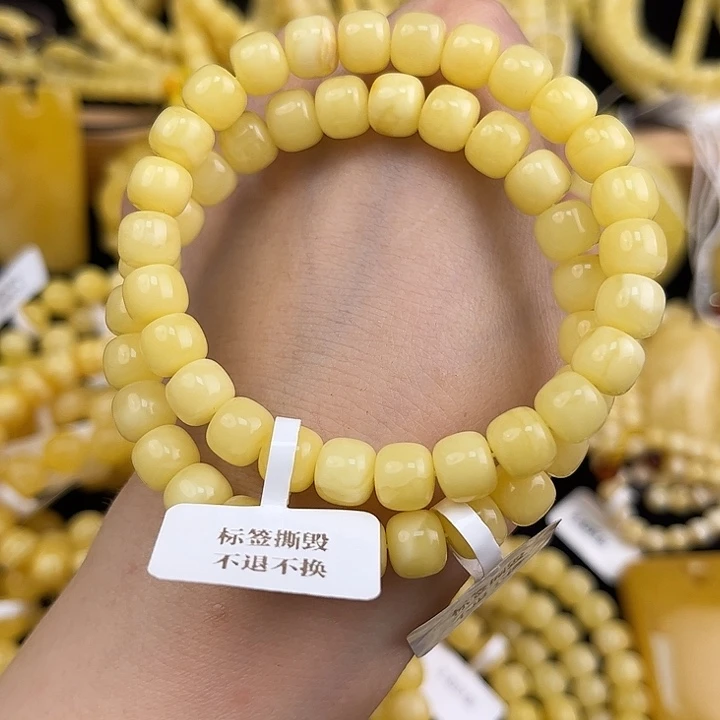 琥珀颈饰未镶嵌琥珀，多样性发其一