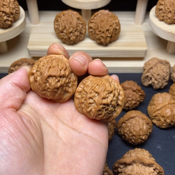 文玩核桃吊坠36瓷娃娃