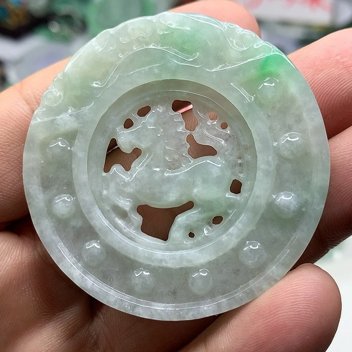 翡翠未镶嵌吊坠(赠链)