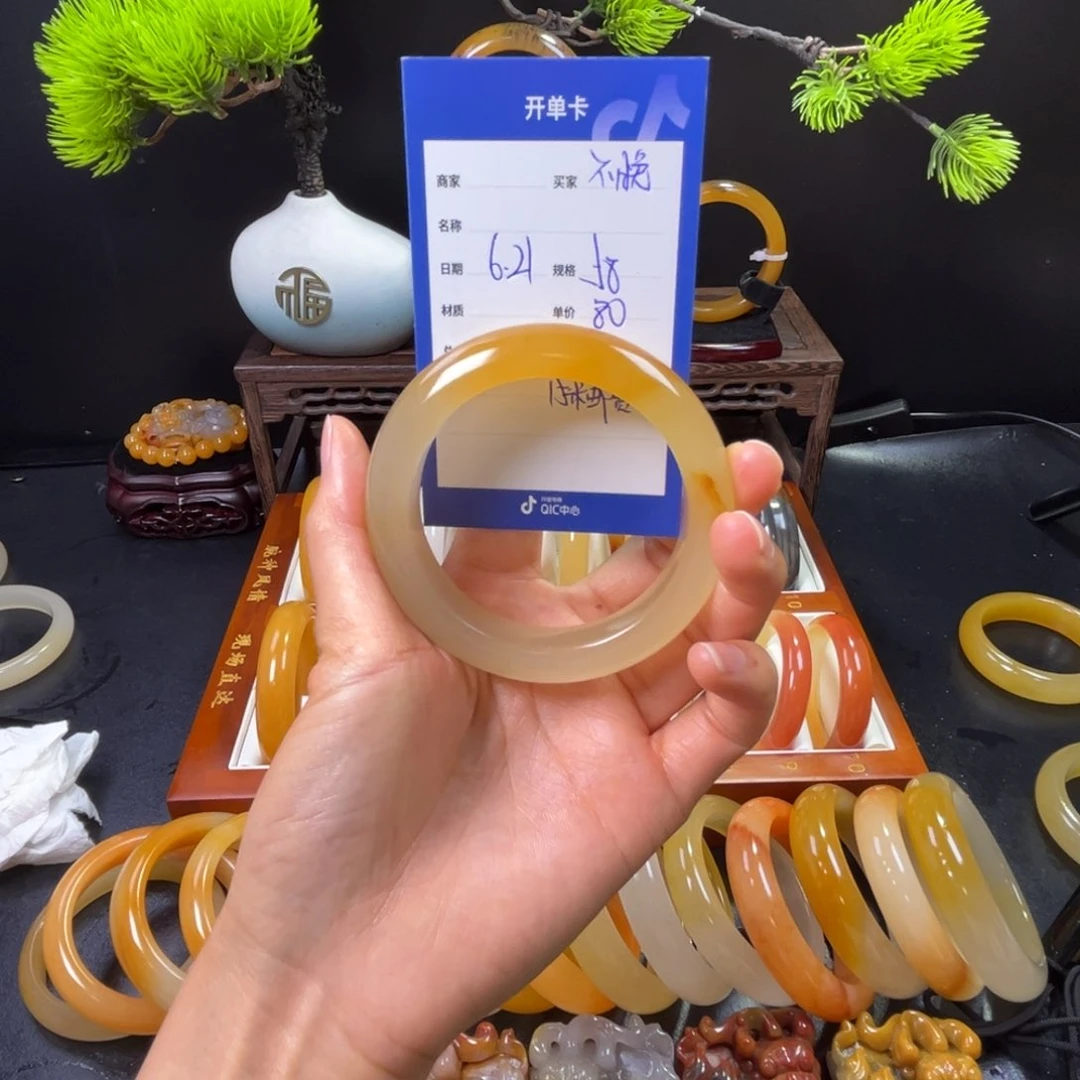 石英质玉手镯未镶嵌不*
