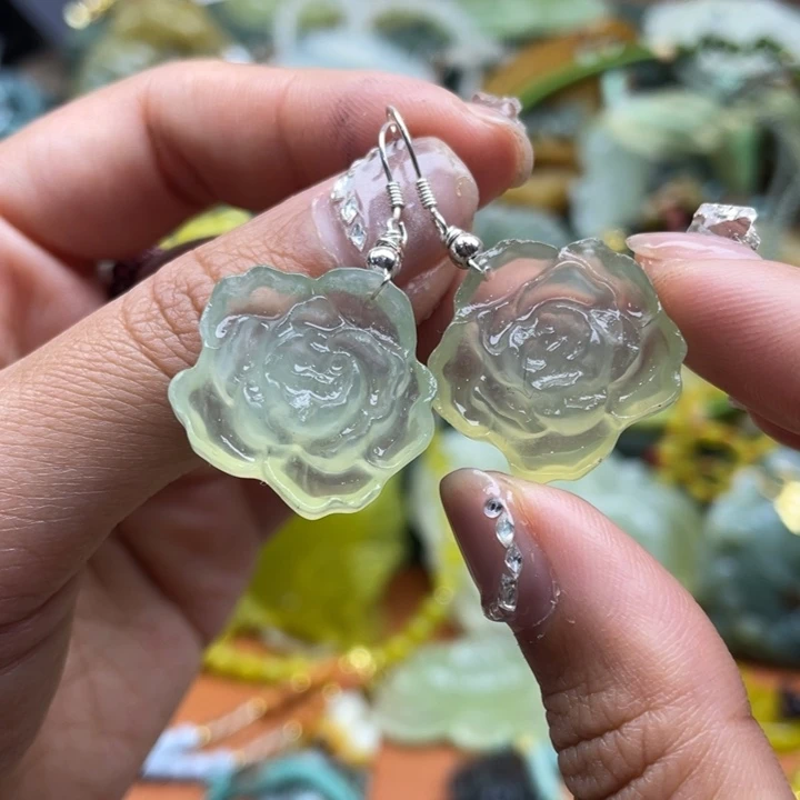 蛇纹石玉未镶嵌吊坠