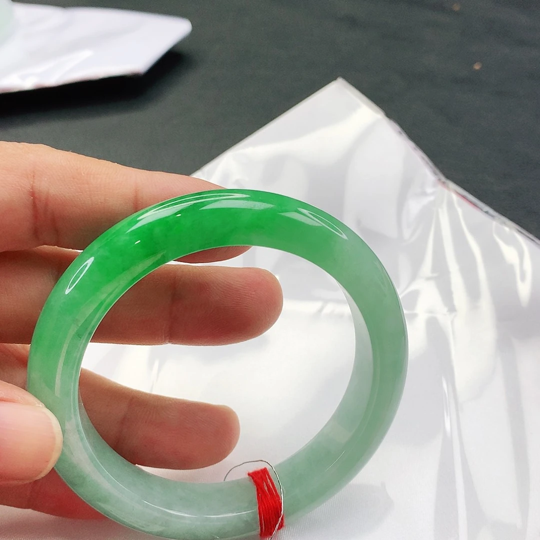 翡翠手镯未镶嵌天然翡翠手镯