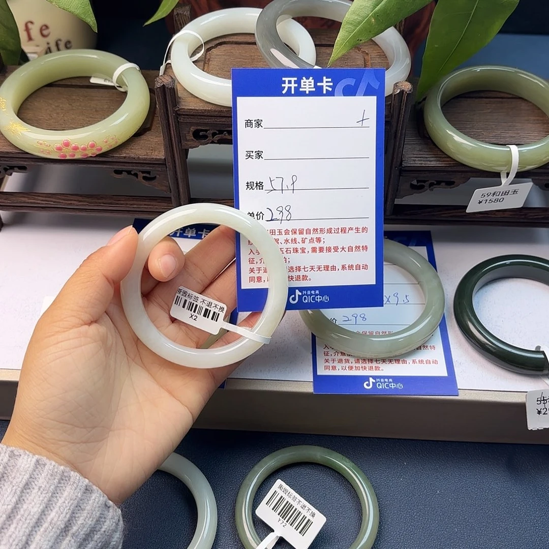 和田玉未镶嵌手镯