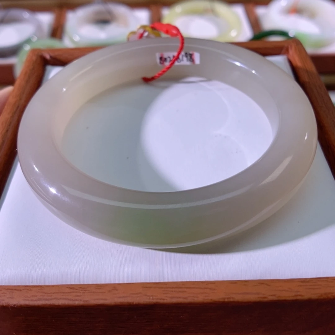 【闪购商品】未镶嵌手镯和田玉（翠青玉）