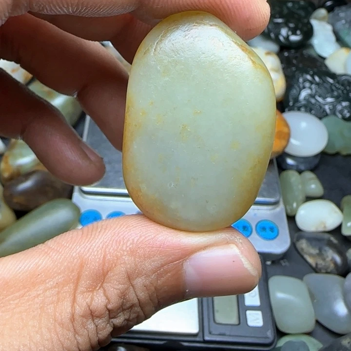 颈饰未镶嵌和田玉（糖玉）40