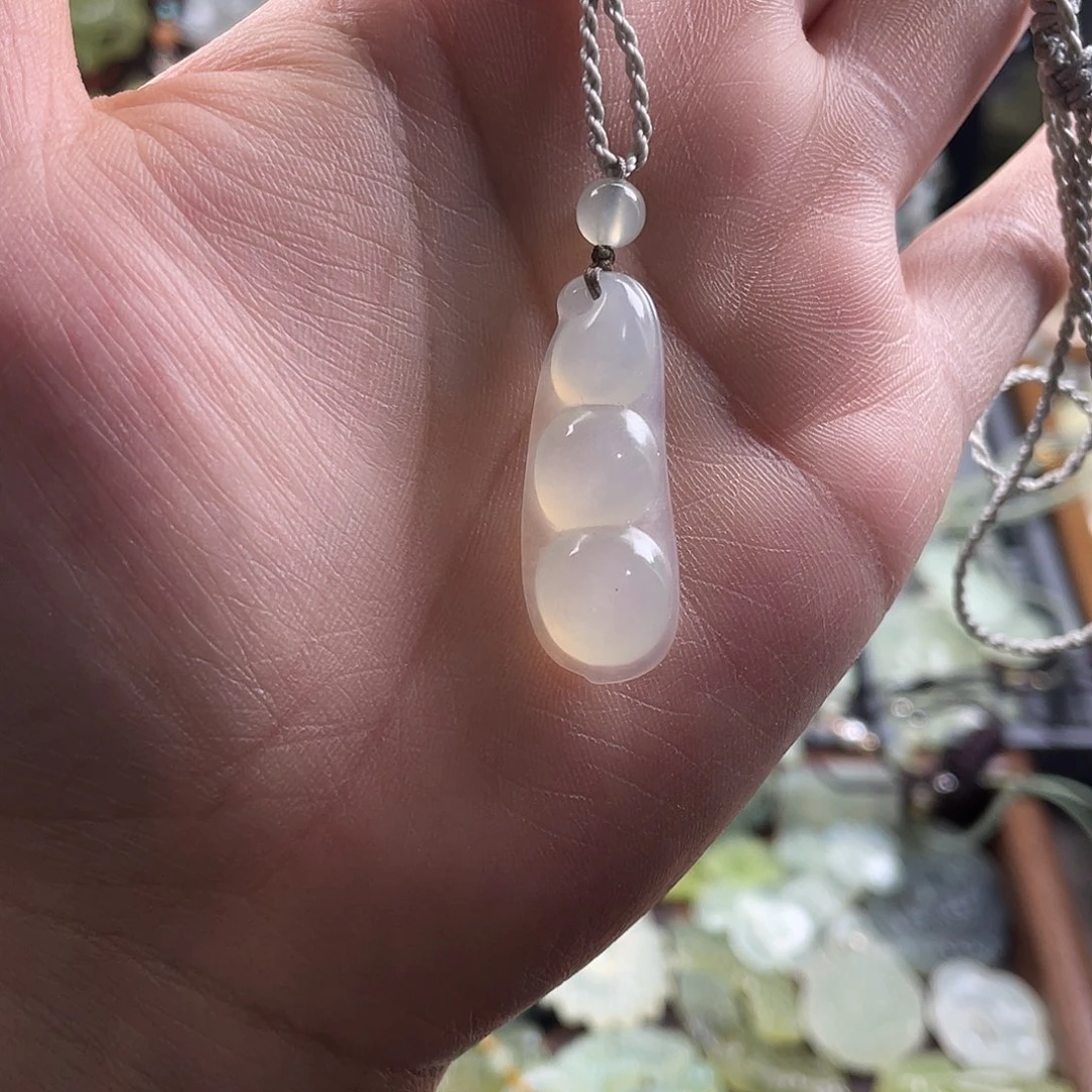 岫玉未镶嵌吊坠(赠链)