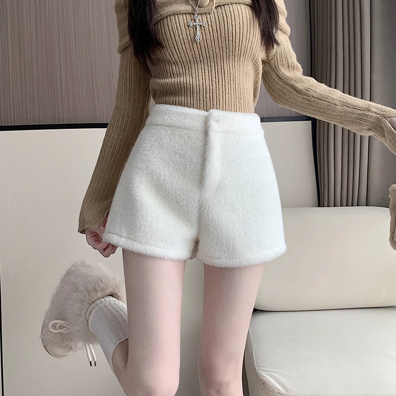 2025水貂绒优质版软糯性感辣妹白色百搭秋冬韩版外穿短裤高腰女