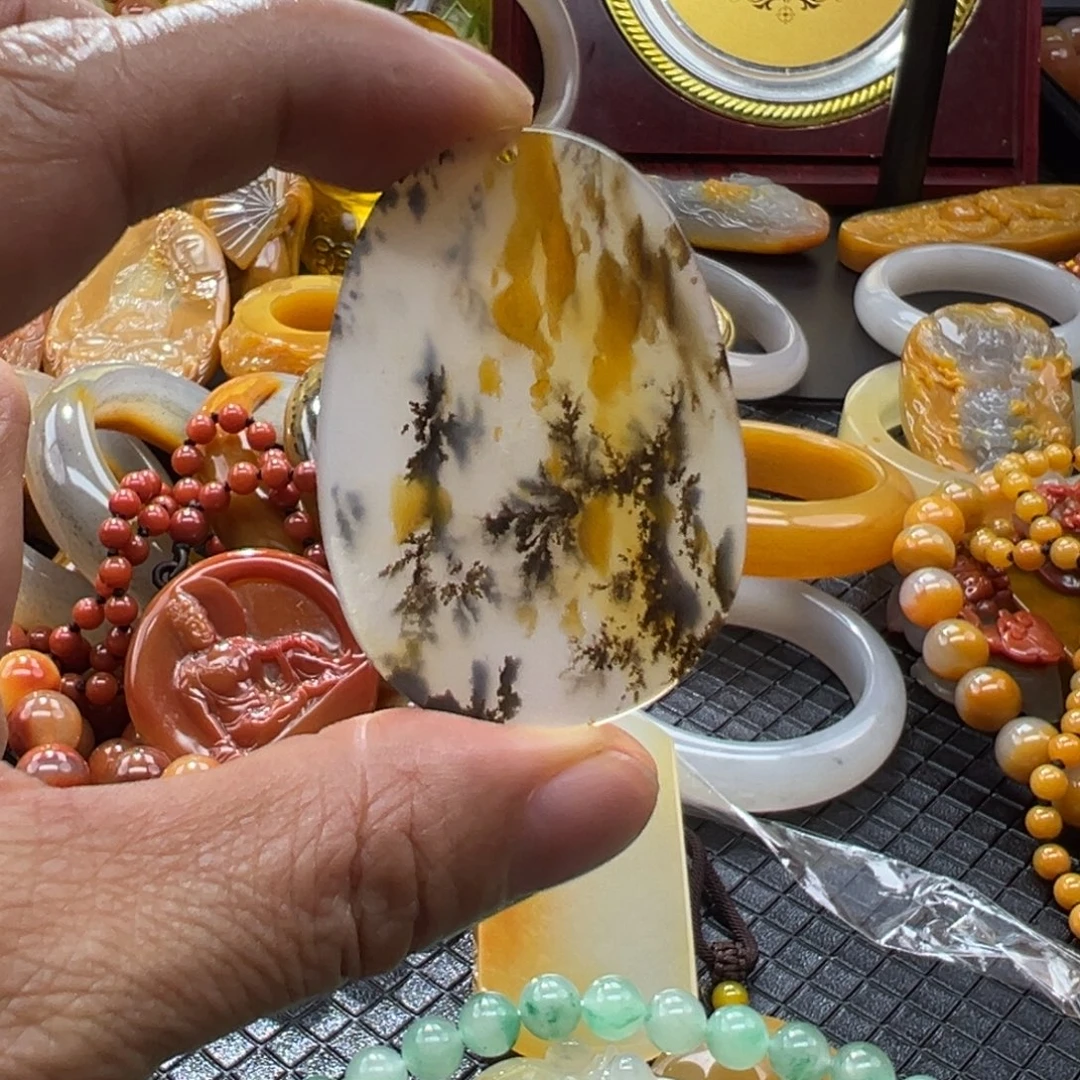 石英质玉未镶嵌颈饰