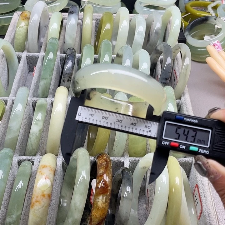 蛇纹石玉未镶嵌手镯99