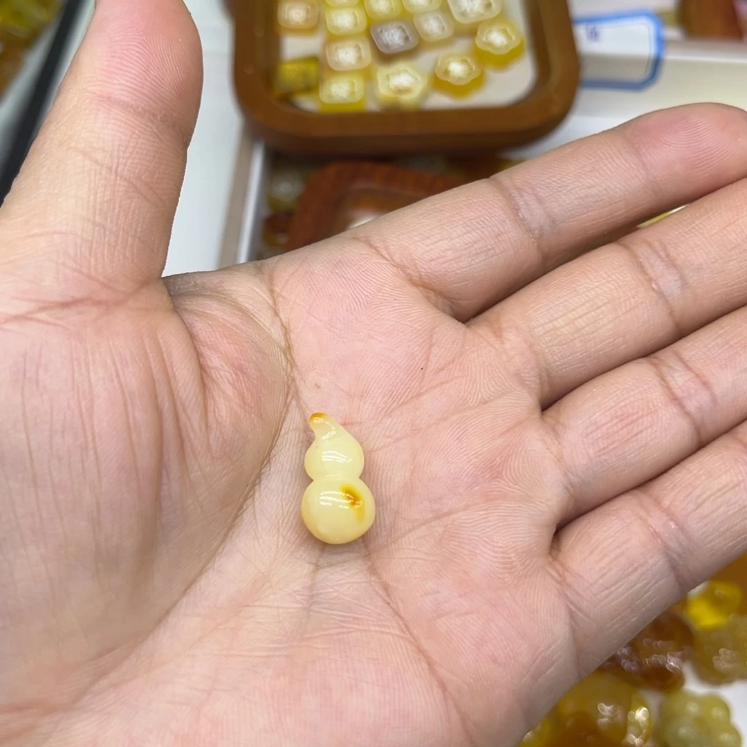 琥珀裸石未镶嵌五*琥珀