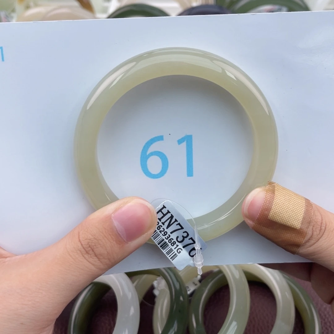 和田玉手镯未镶嵌一***七