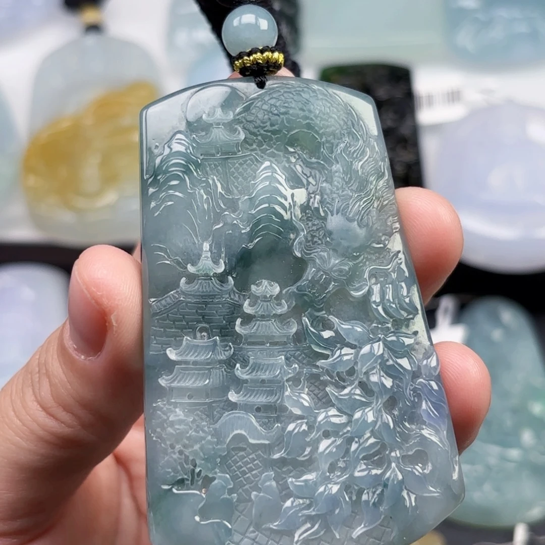 翡翠未镶嵌颈饰山水