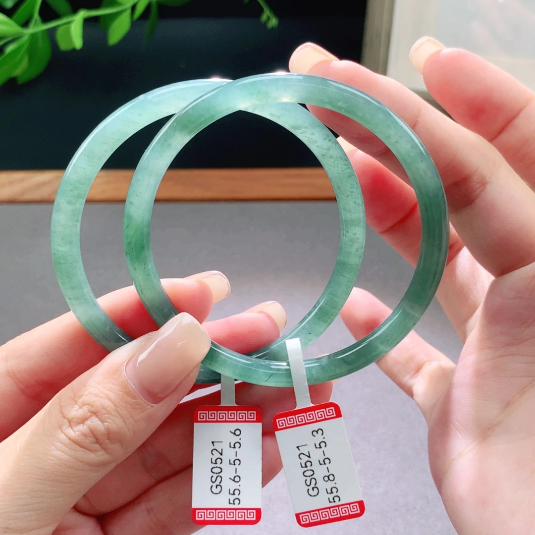 翡翠手镯未镶嵌天然翡翠