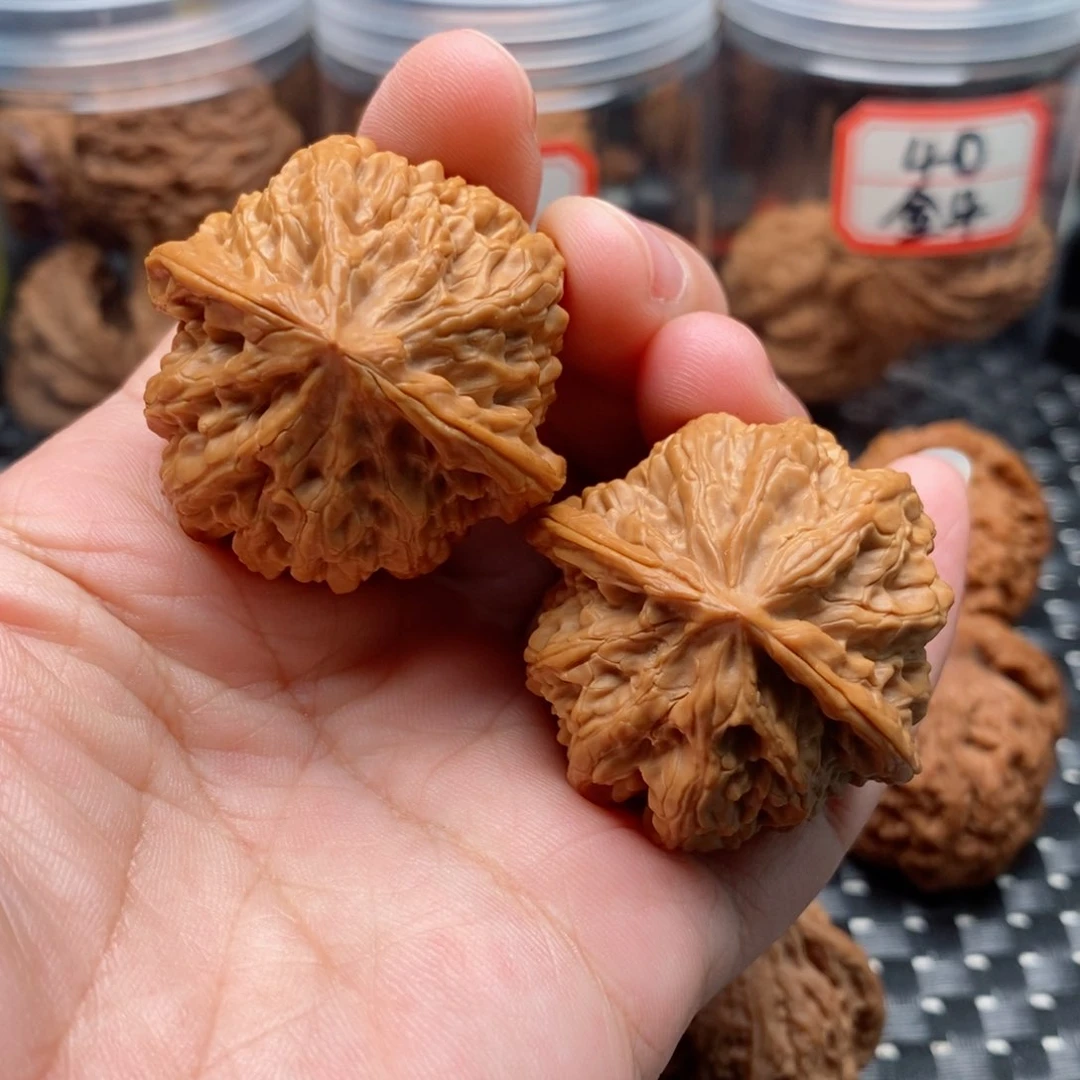 吊坠文玩核桃38粗筋