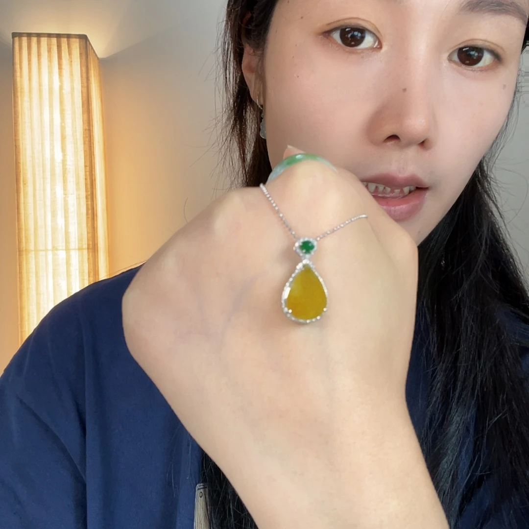 翡翠18K金镶嵌颈饰翡翠