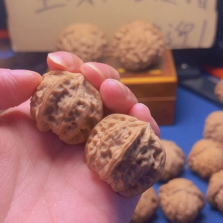 文玩核桃吊坠四棱