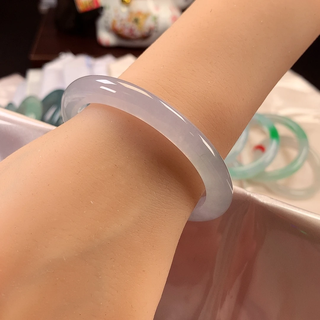 翡翠未镶嵌手镯（贵妃镯）24号链接