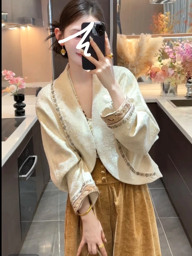 国风女款2025秋冬设计款提花新中式茧型短袍独特超好看显瘦套装
