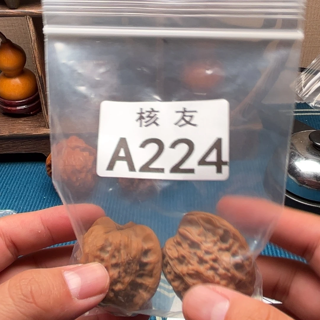 侯***山文玩核桃吊坠崔凯公子帽