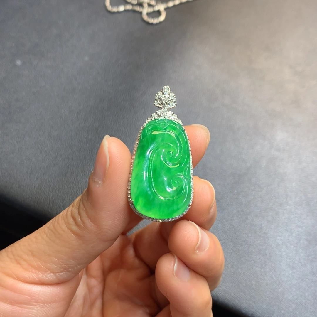 翡翠吊坠(不含链)18K金镶嵌