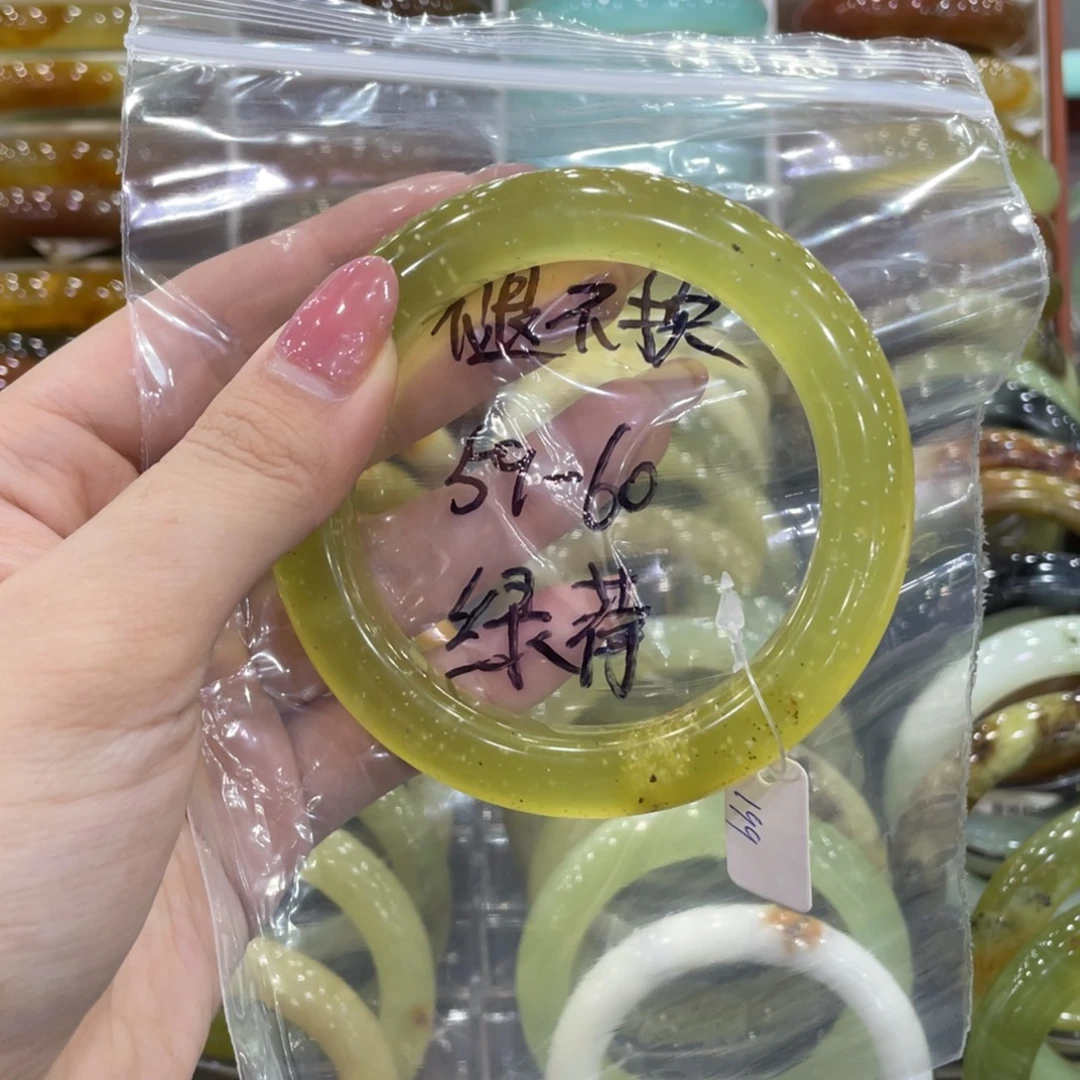 绿****蛇纹石玉未镶嵌手镯
