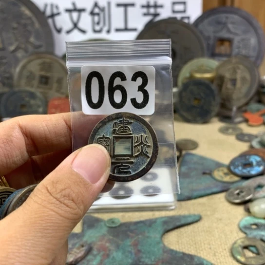 春***象铜现代文创工艺品