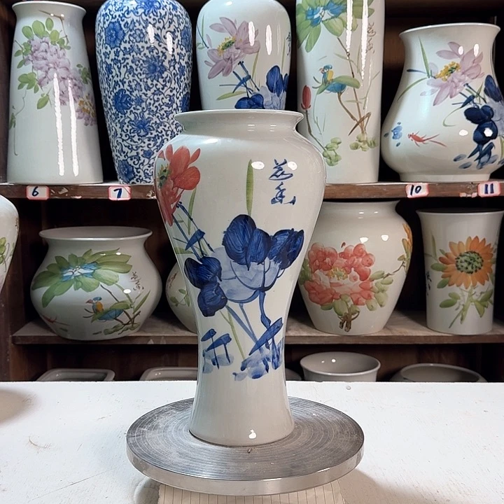 瓶梅瓶红荷花新款新款陶瓷