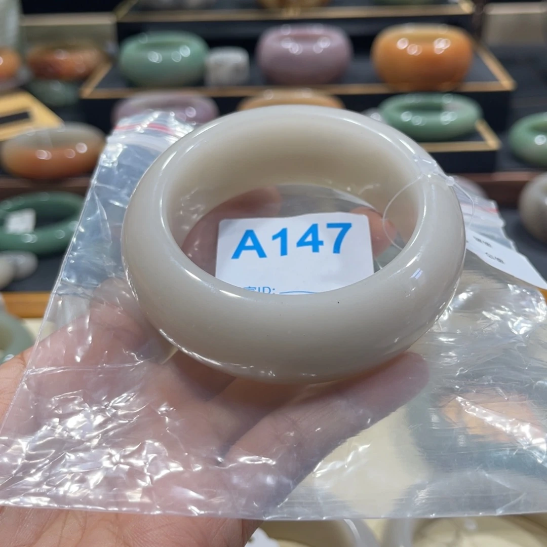 未镶嵌手镯石英岩玉拔****天