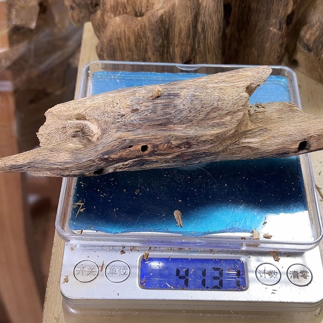 香料绿奇楠虫漏41克蓝宝石