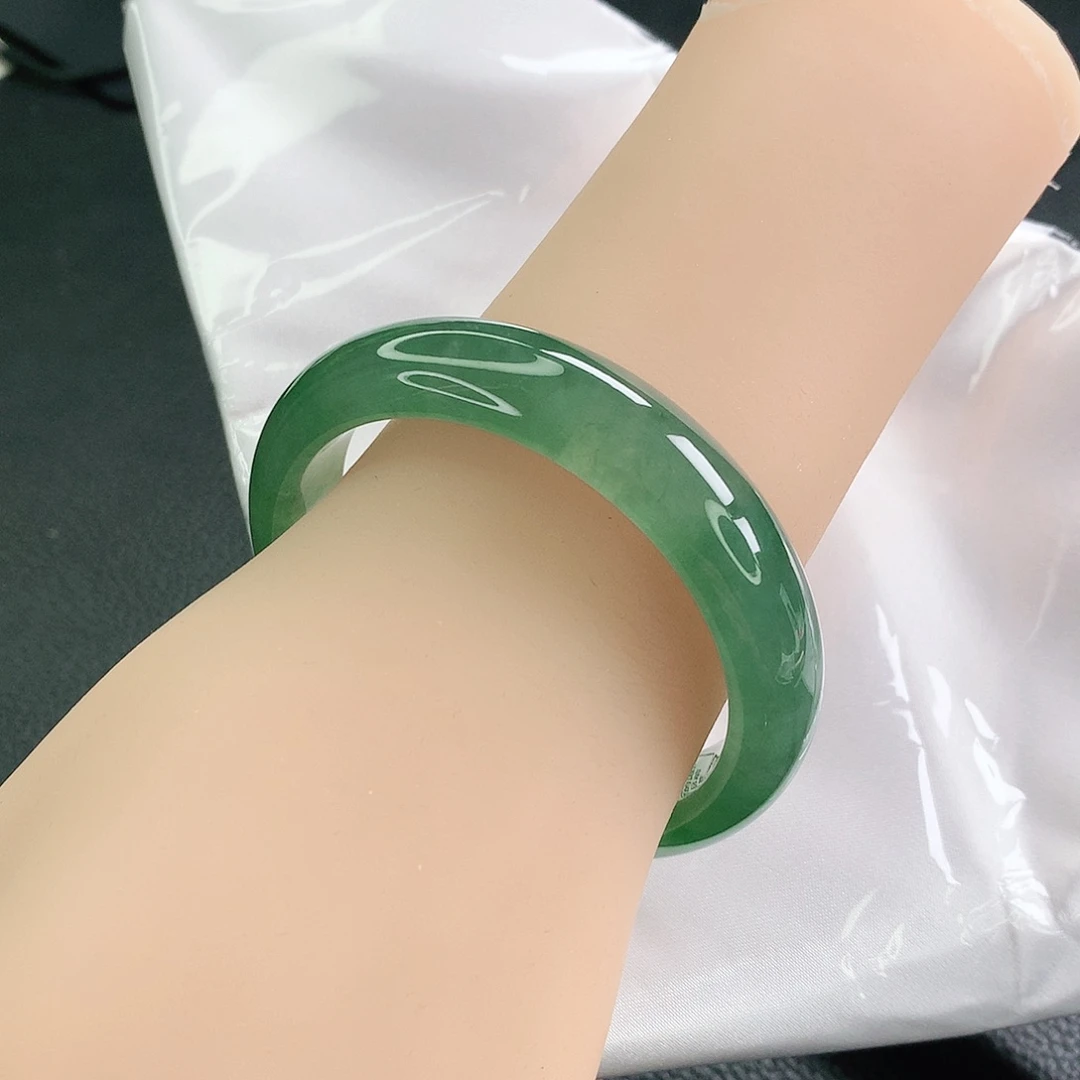 翡翠手镯未镶嵌54圈