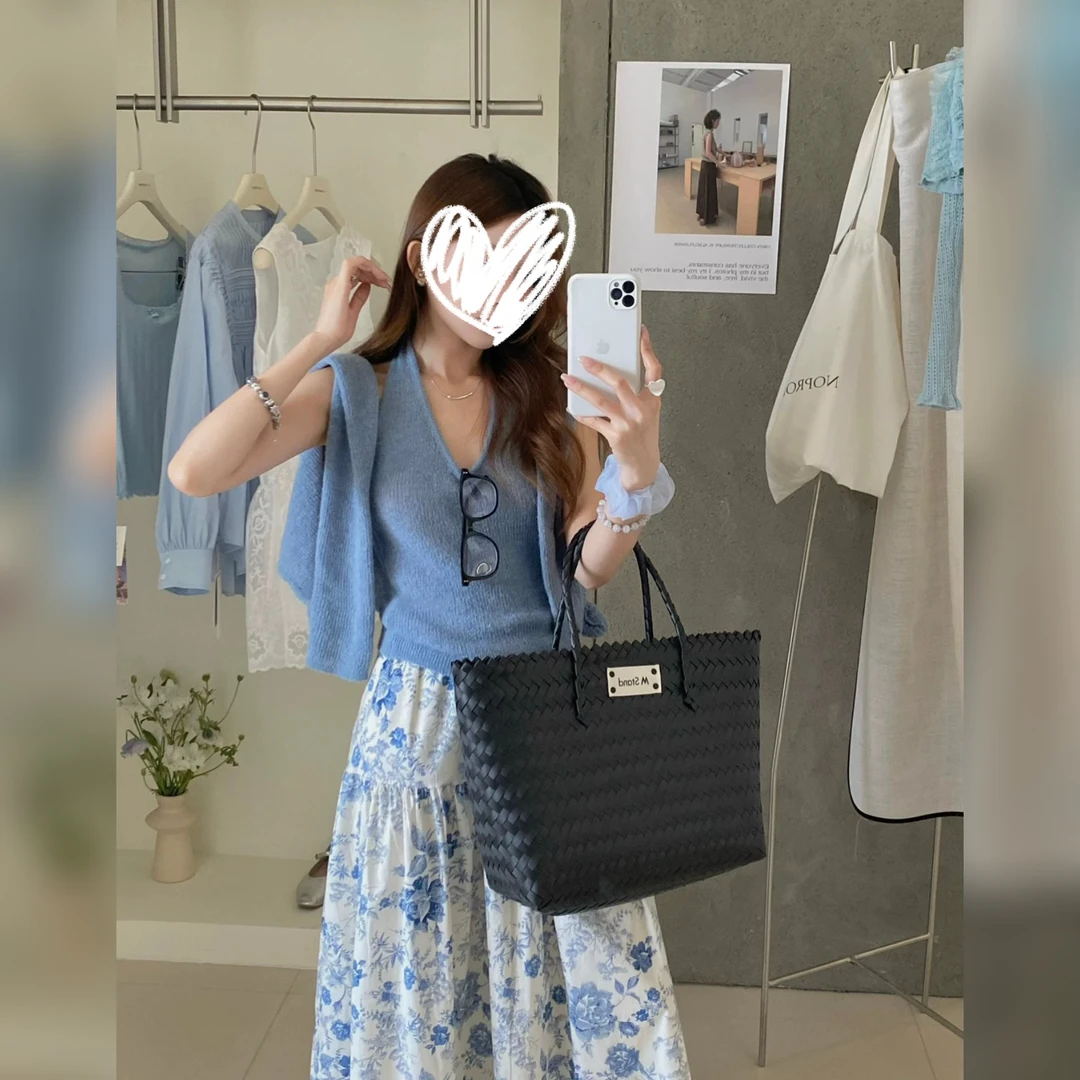 59111 （开衫衣长48）韩系温柔风立体花朵针织开衫+挂脖背心套装