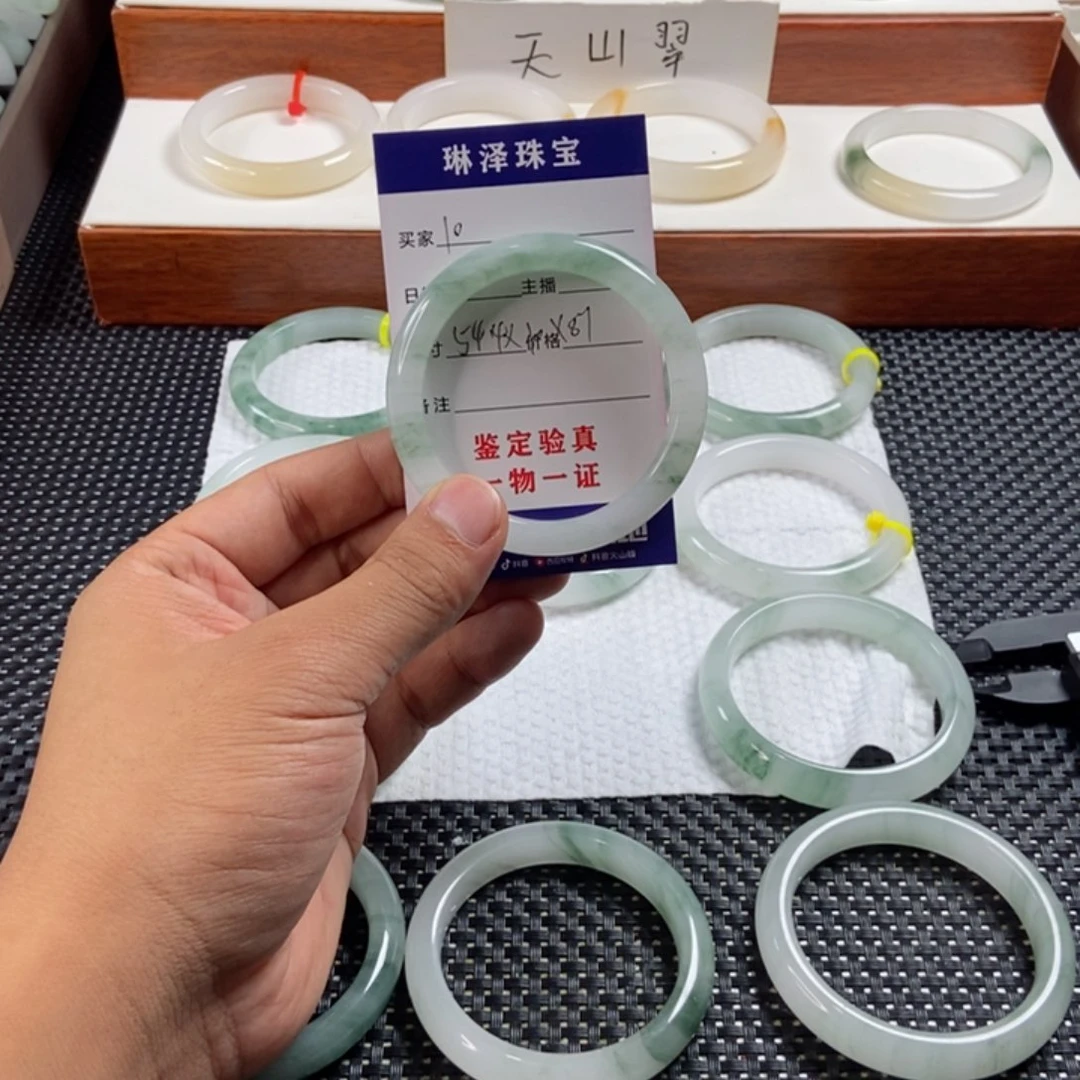 缘***阁石英质玉未镶嵌手镯10