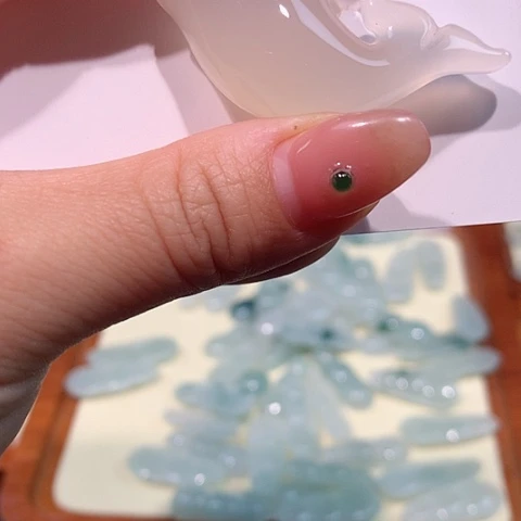 合金颈饰玛瑙/玉髓海豚
