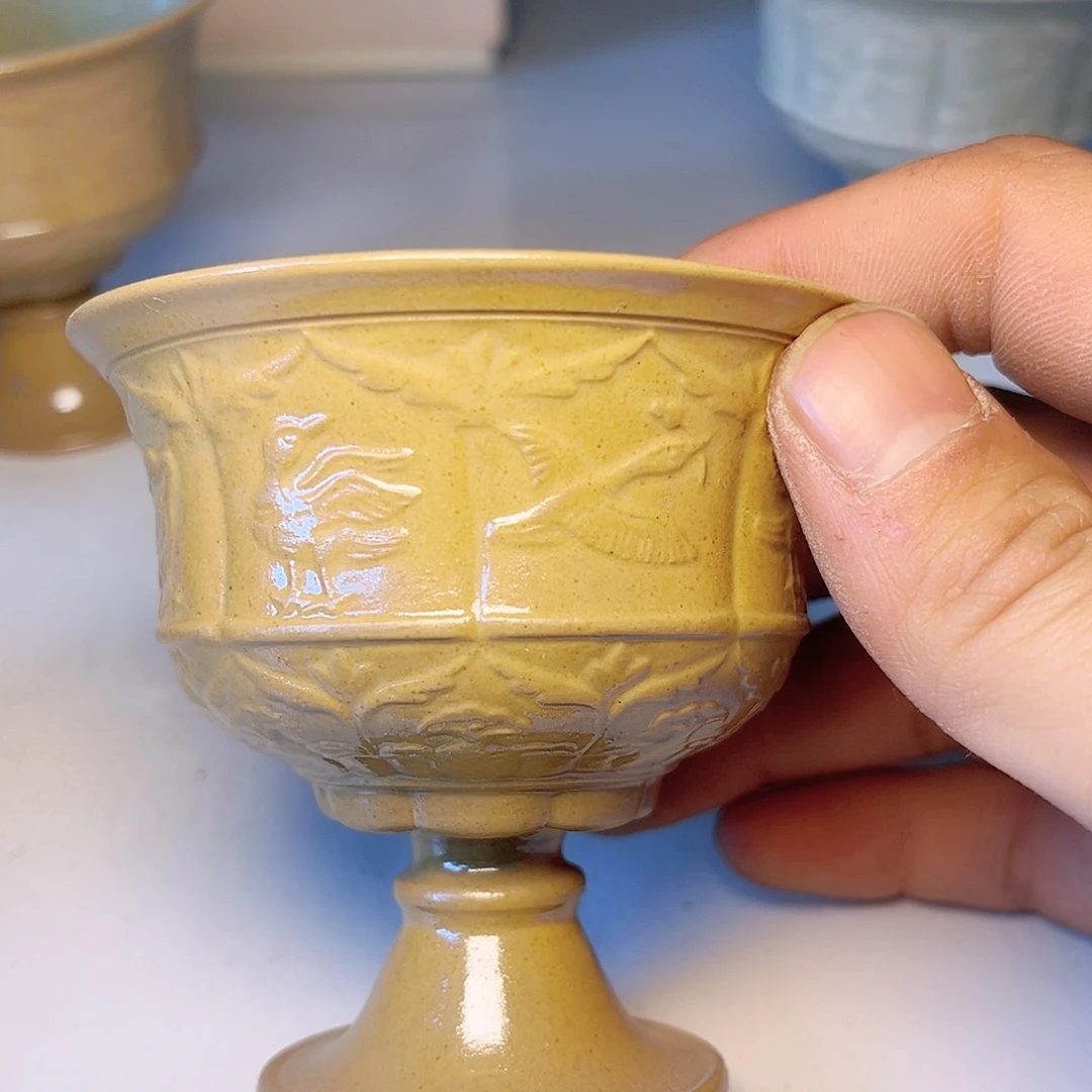 瓷微瑕天青色双色釉高足杯