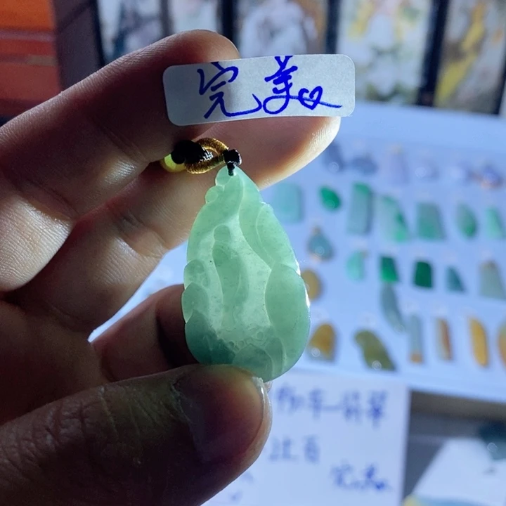 翡翠颈饰未镶嵌好