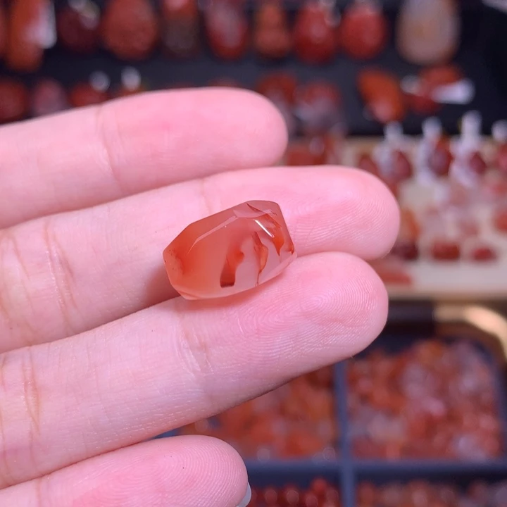 南红玛瑙未镶嵌珠宝半成品飘花切面随型